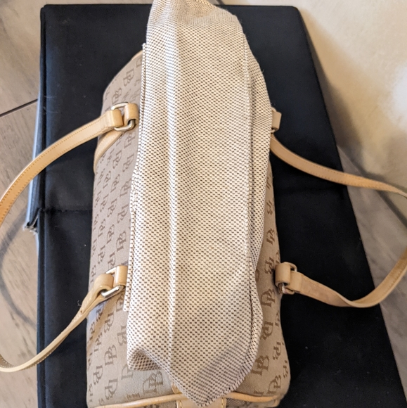 Dooney & Bourke barrel bag - Picture 9 of 14